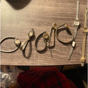 7 women’s vintage watches.  Need repairs.
